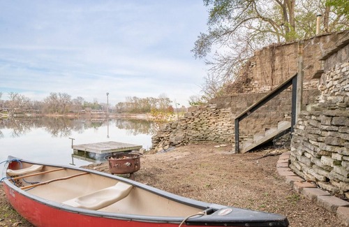 North Pekin Casa | Lake House Retreat