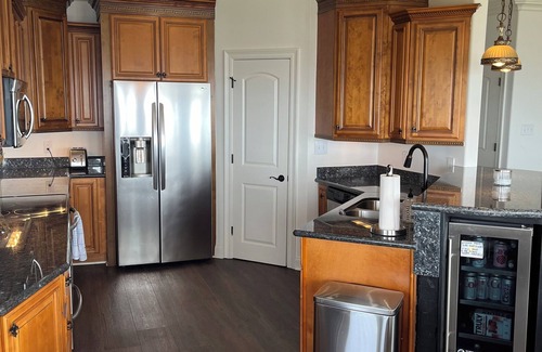 New Orleans East Area Casa | LAKE HOUSE. Serene, charming 5-bedroom house in greater New Orleans.