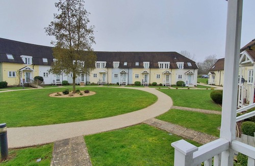 South Cerney Cabina | Lake house - sleeps 7