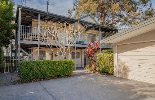 Tuggerawong Casa | Lake House Studio - A Peaceful Waterfront Hideaway