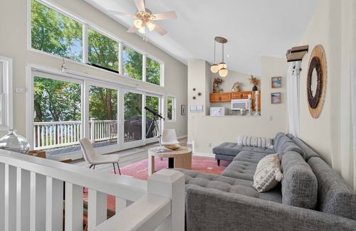Rushville Casa | Lake House-Sunset Views-HOT TUB-Couples Retreat