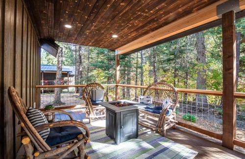 Leavenworth Casa | Lake House tiny cabin near Lake Wenatchee