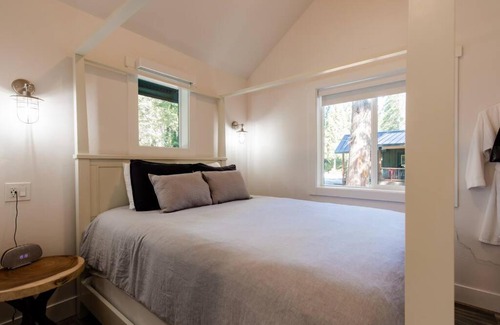 Leavenworth Casa | Lake House tiny cabin near Lake Wenatchee