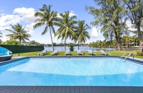 Ojus Casa | Lake House
