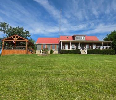 Phil Campbell Casa | Lake House
