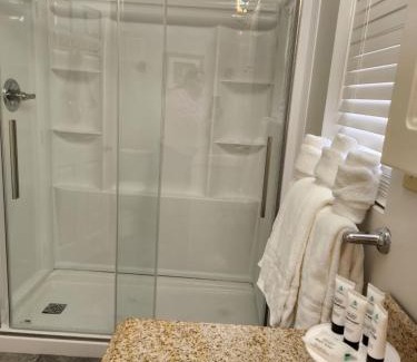 Phil Campbell Casa | Lake House