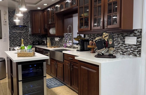 Hialeah Casa | Lake House Villa Beachfront