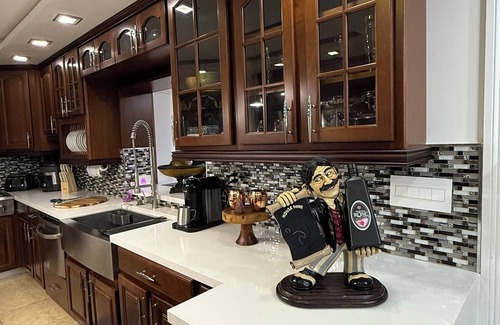 Hialeah Casa | Lake House Villa Beachfront