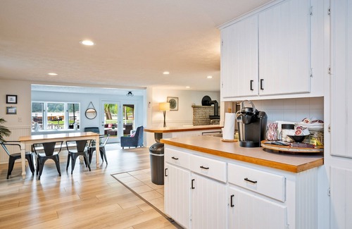 Hammondsport Casa | Lake House | Walking Distance to Town | Sleeps 10