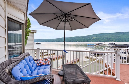 Hammondsport Casa | Lake House | Walking Distance to Town | Sleeps 10