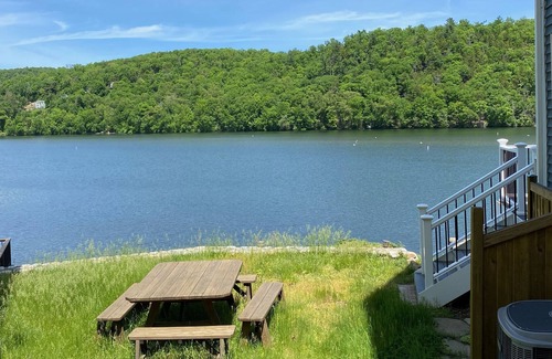 South Britain Casa | Lake house! Waterfront paradise