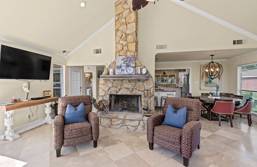 Tool Casa | Lake House with great lake views, Swim Spa, Large Porch ,Boat dock pet freinly