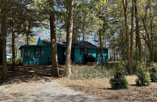 Oscoda Cabaña | Lake Huron beach-front cottage