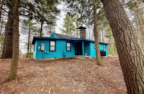 Oscoda Cabaña | Lake Huron beach-front cottage