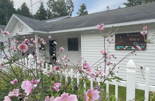 Cheboygan Casa | Vista del puente Mackinac, a 8 millas de Mac. ¡Ciudad! Se admiten perros