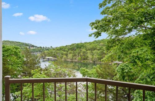 Kimberling City Casa | Lake It Easy - Condo for 7