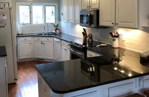 Seneca Condominio | Lake Keowee Condo con excelentes vistas, piscina al aire libre cerca de Clemson y Marina.