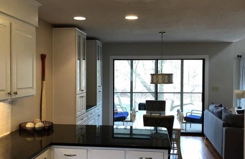 Seneca Condominio | Lake Keowee Condo con excelentes vistas, piscina al aire libre cerca de Clemson y Marina.