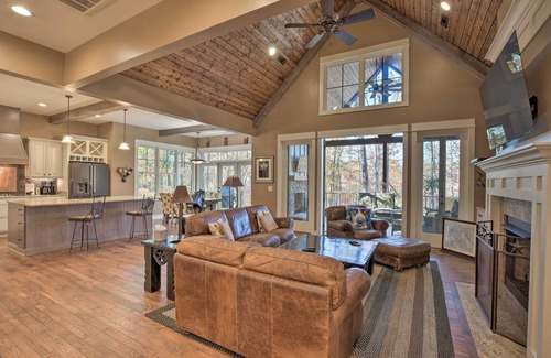 Seneca Cabaña | Lake Keowee Cottage w/ Deck & Private Dock!