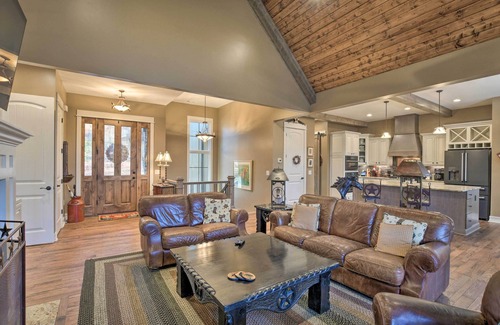 Seneca Cabaña | Lake Keowee Cottage w/ Deck & Private Dock!