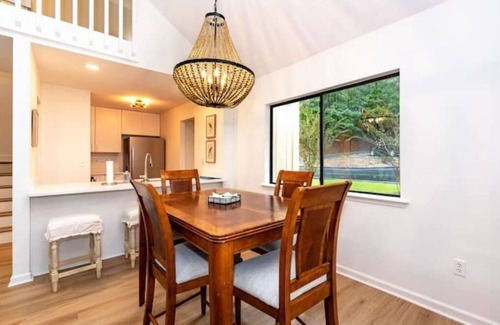 Salem Casa | Lake Keowee Home near Clemson, golf, hiking, boating