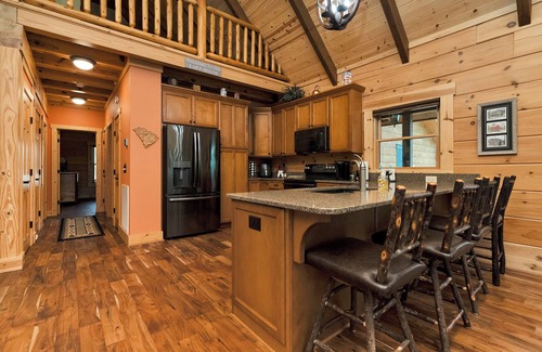 Seneca Casa | Lake Keowee l Waterfront Log home with dock and only 20 min to Clemson
