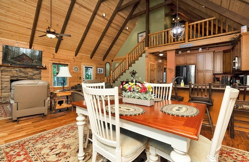 Seneca Casa | Lake Keowee l Waterfront Log home with dock and only 20 min to Clemson