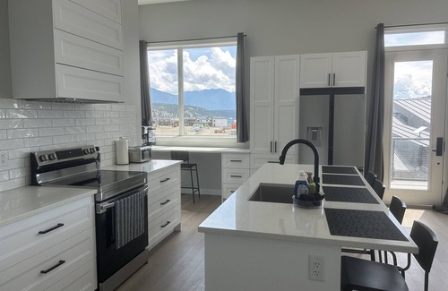 East Kootenay Cabaña | Lake Koocanusa Beach-C/W dock