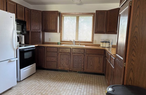 Paynesville Casa | Lake Koronis All Season Home-5 bedrm, screened porch, fish/swim/bike/snowmobile