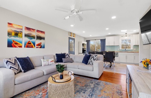 Winchester Casa | Lake Lagoon , 3 bedroom, 2 bath lakehouse , just steps away from the lake!