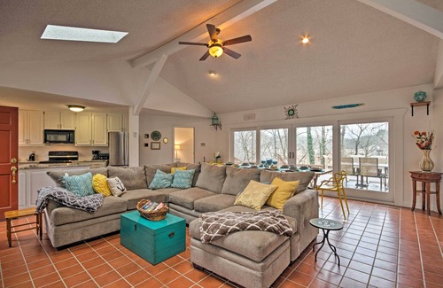 Gainesville Casa | Lake Lanier Home w / Dock, estacionamiento de botes y parrilla!