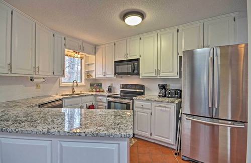 Gainesville Casa | Lake Lanier Home w / Dock, estacionamiento de botes y parrilla!