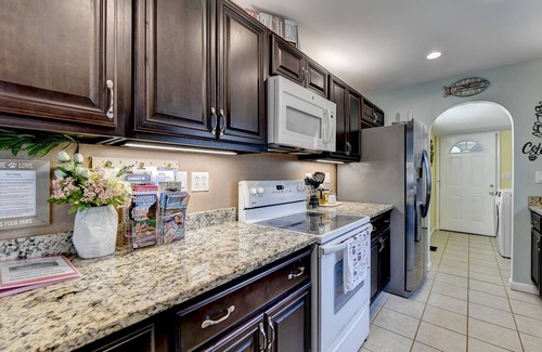 Gainesville Casa | lake lanier lakefront with private dock, king bed, pet friendly