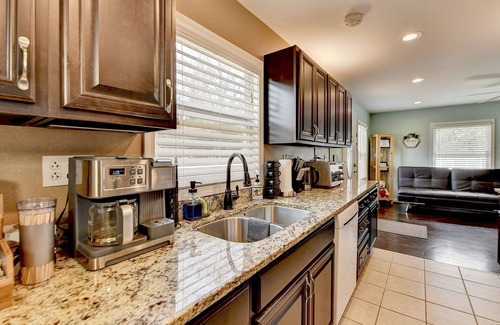 Gainesville Casa | lake lanier lakefront with private dock, king bed, pet friendly