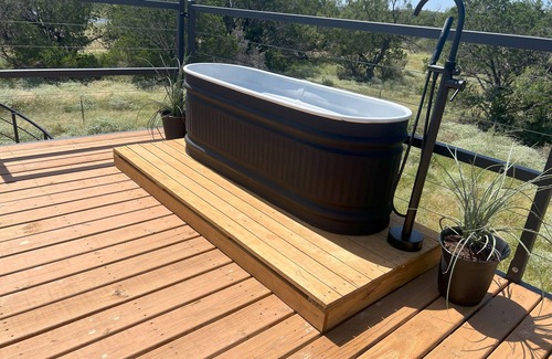 Burnet Casa | Lake LBJ Container Home with Rooftop Tub