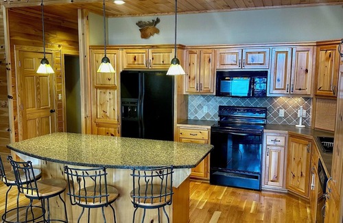 Hayward Cabina | Lake LCO in Hayward, level southwest facing lake lot, 4 bedroom cabin