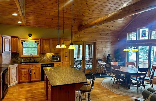Hayward Cabina | Lake LCO in Hayward, level southwest facing lake lot, 4 bedroom cabin