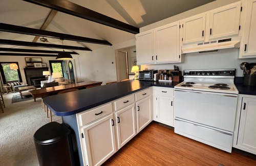 Lake Leelanau Casa | Lake Leelanau Waterfront Home: 10 min to Leland, Suttons Bay, Lake Michigan