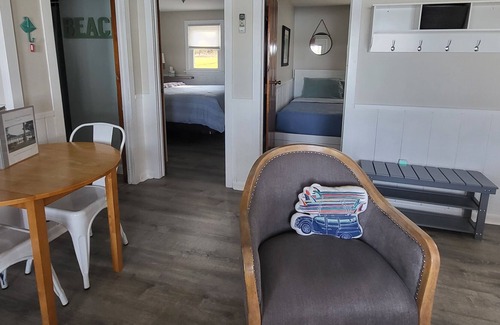 Traverse City Cabaña | Lake Leelanau Waterfront Cottage con Mini Harbor - Cerca de Traverse City!