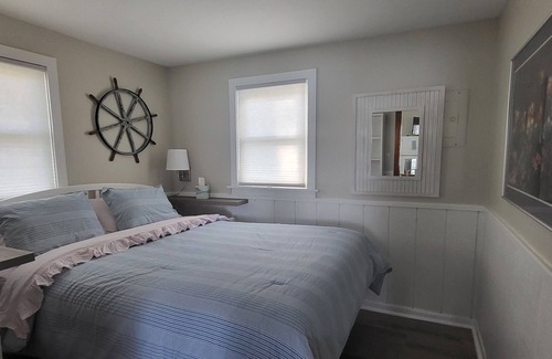 Traverse City Cabaña | Lake Leelanau Waterfront Cottage con Mini Harbor - Cerca de Traverse City!