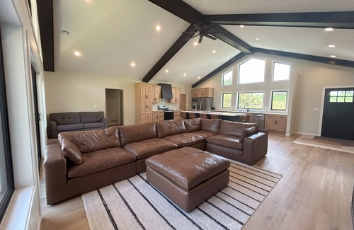 Alexandria Cabina | Lake Life-4-bedroom single level cabin.