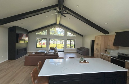 Alexandria Cabina | Lake Life-4-bedroom single level cabin.