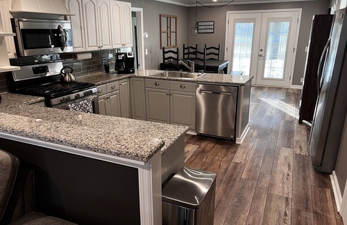 Rainbow City Casa | Lake Life! 4 BR Waterfront Home on Neely Henry