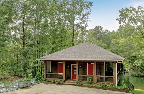 Smith Mountain Estates Casa | Frente de agua con muelle en Lake Martin