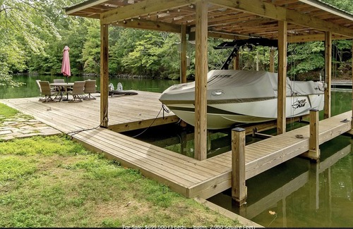 Smith Mountain Estates Casa | Frente de agua con muelle en Lake Martin
