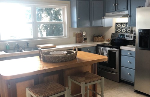 Summerton Casa | Lake life paradise! Spacious 5 bedroom lakefront with new covered dock