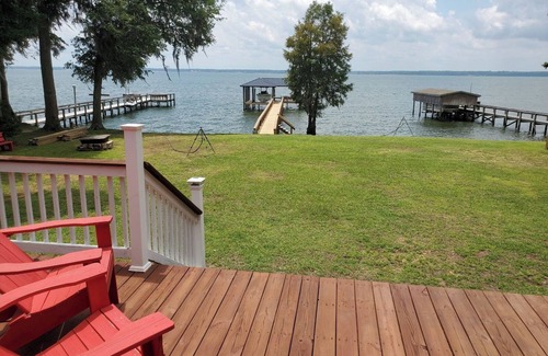Summerton Casa | Lake life paradise! Spacious 5 bedroom lakefront with new covered dock