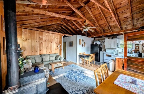 Franklin Casa | Lake Life Waterfront Cabin