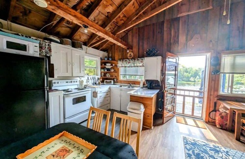 Franklin Casa | Lake Life Waterfront Cabin