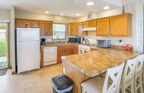 Harbor Beach Casa | Lake & Lighthouse Views: Inviting Port Hope Home!